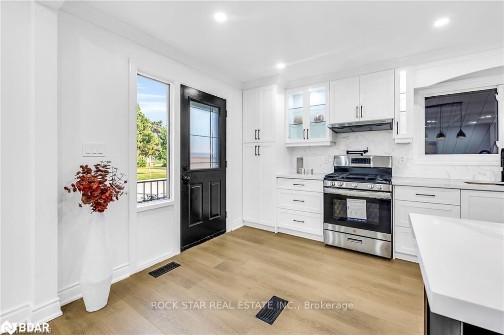 Photo 10 of Unit Upper, 170 Terrace Drive, Hamilton, Balfour — HOMEH