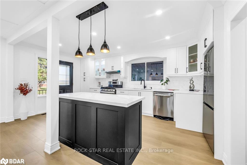 Photo 12 of Unit Upper, 170 Terrace Drive, Hamilton, Balfour — HOMEH