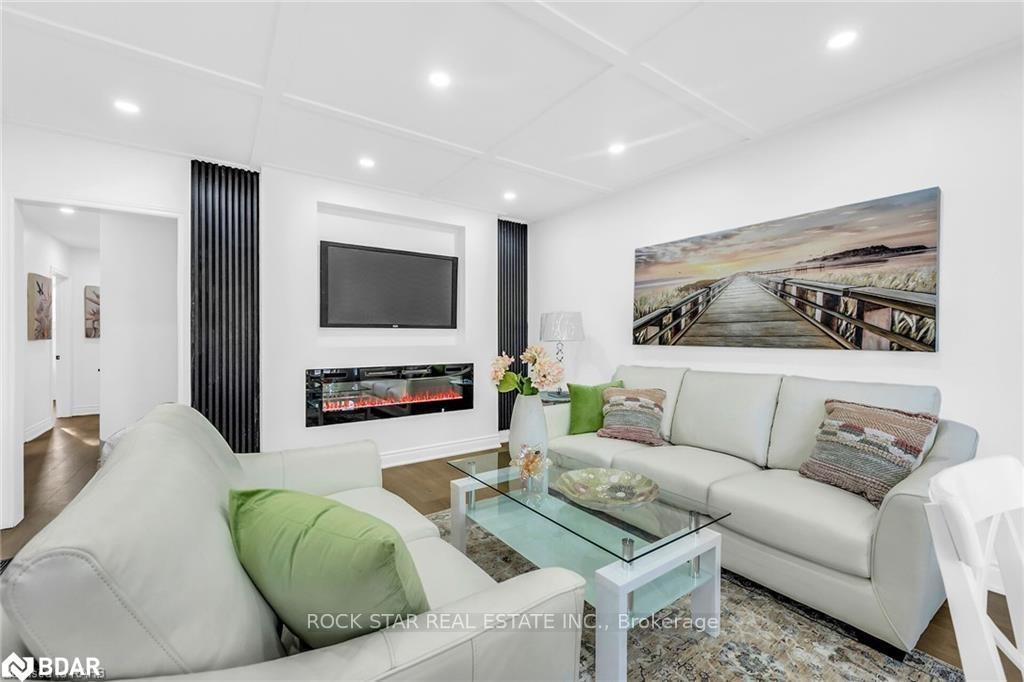 Photo 15 of Unit Upper, 170 Terrace Drive, Hamilton, Balfour — HOMEH