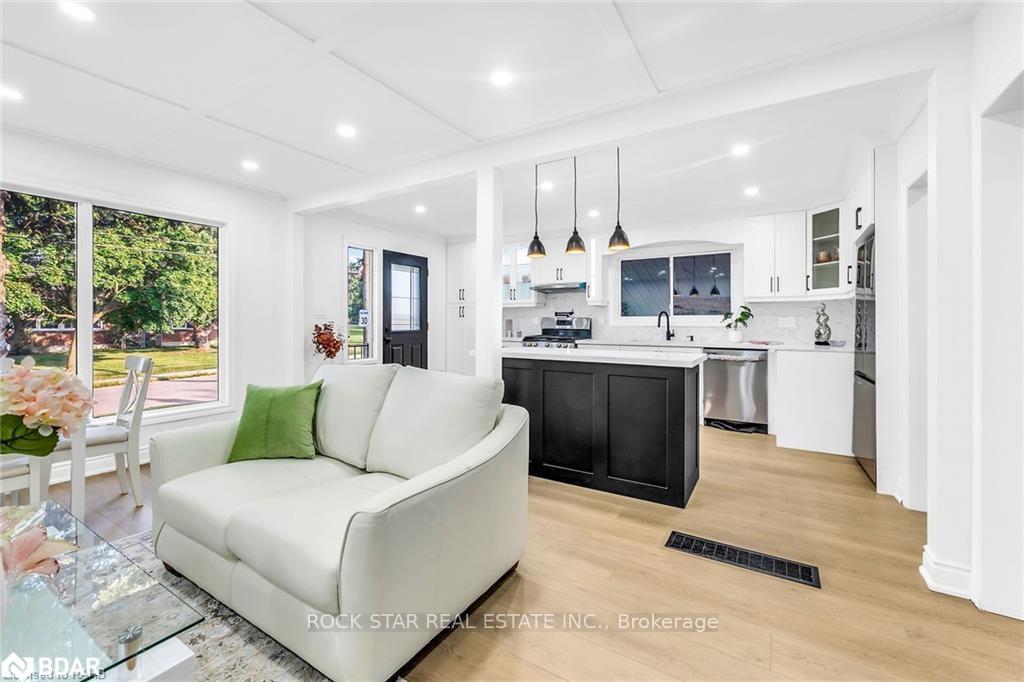Photo 17 of Unit Upper, 170 Terrace Drive, Hamilton, Balfour — HOMEH
