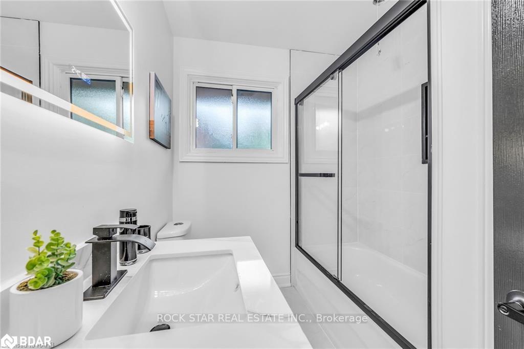 Photo 21 of Unit Upper, 170 Terrace Drive, Hamilton, Balfour — HOMEH