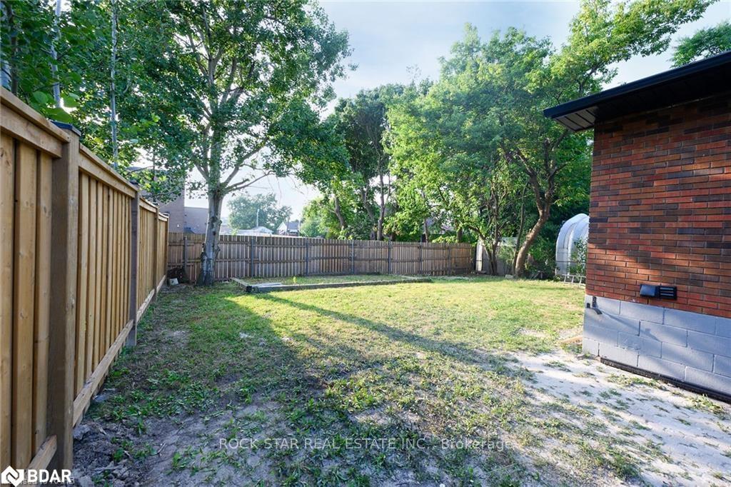 Photo 25 of Unit Upper, 170 Terrace Drive, Hamilton, Balfour — HOMEH