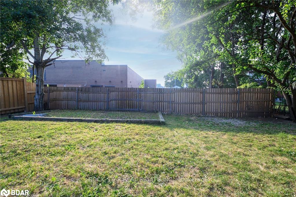 Photo 26 of Unit Upper, 170 Terrace Drive, Hamilton, Balfour — HOMEH