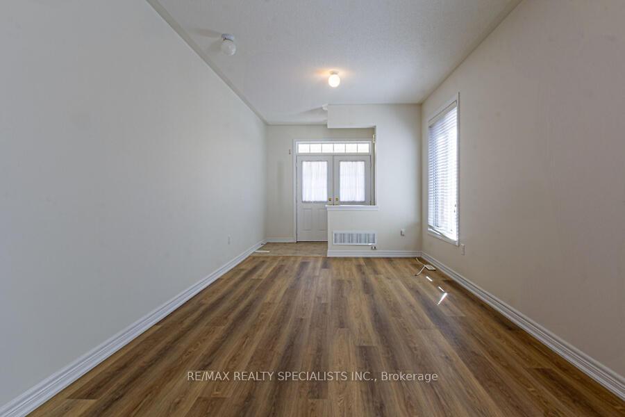 Photo 4 of 183 Huddlestone Crescent, Milton, Scott — HOMEH