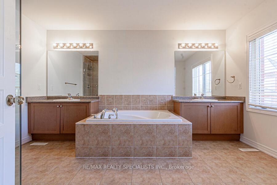 Photo 24 of 183 Huddlestone Crescent, Milton, Scott — HOMEH