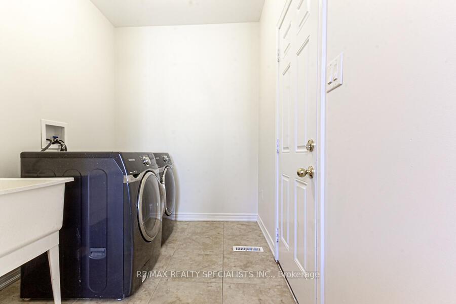 Photo 36 of 183 Huddlestone Crescent, Milton, Scott — HOMEH