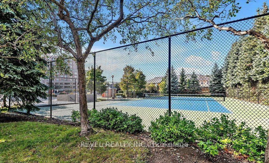 Photo 4 of Unit 210, 1700 Eglinton Avenue E, North York, Victoria Village — HOMEH