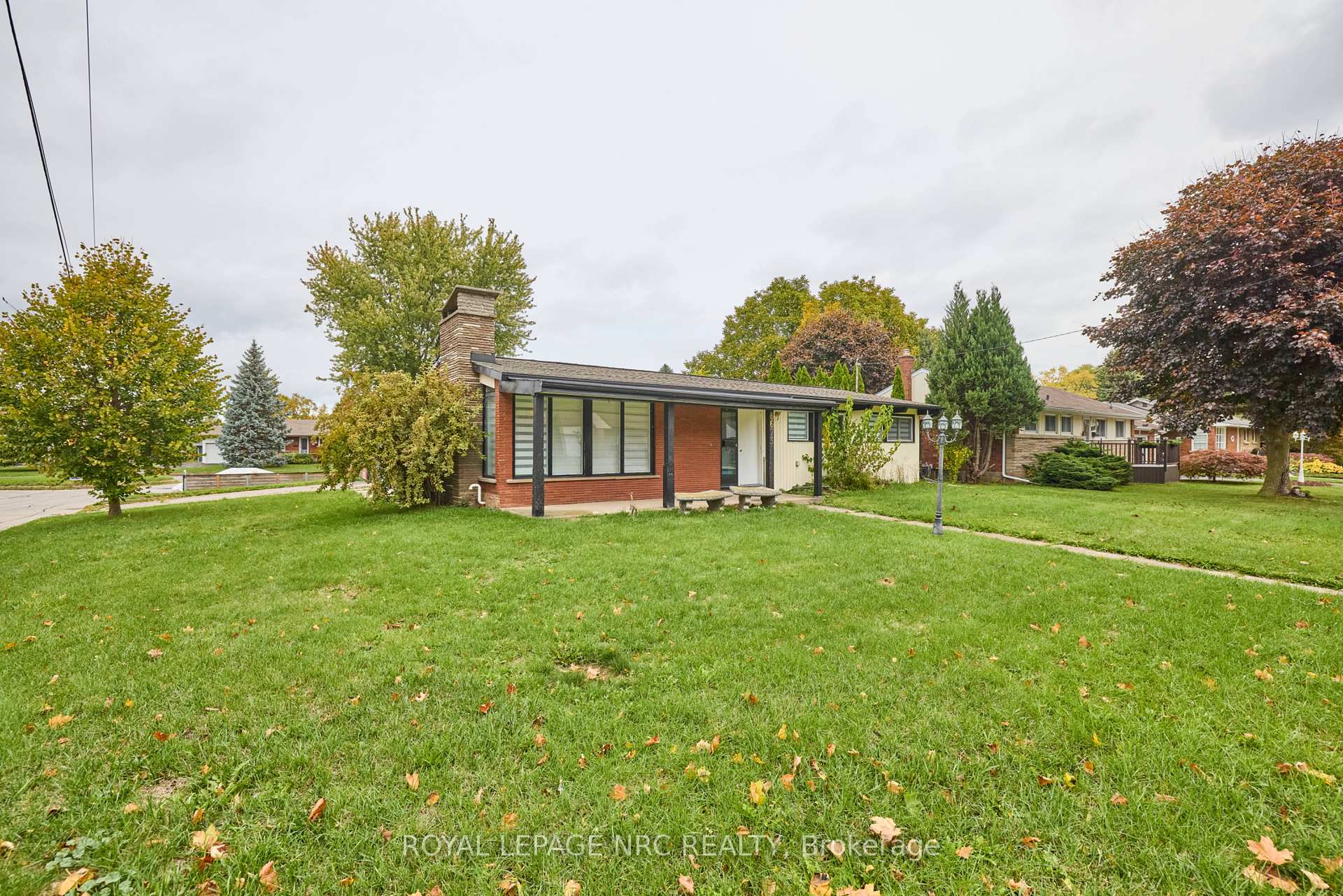Photo 2 of 6673 Huggins Street, Niagara Falls, Stamford — HOMEH