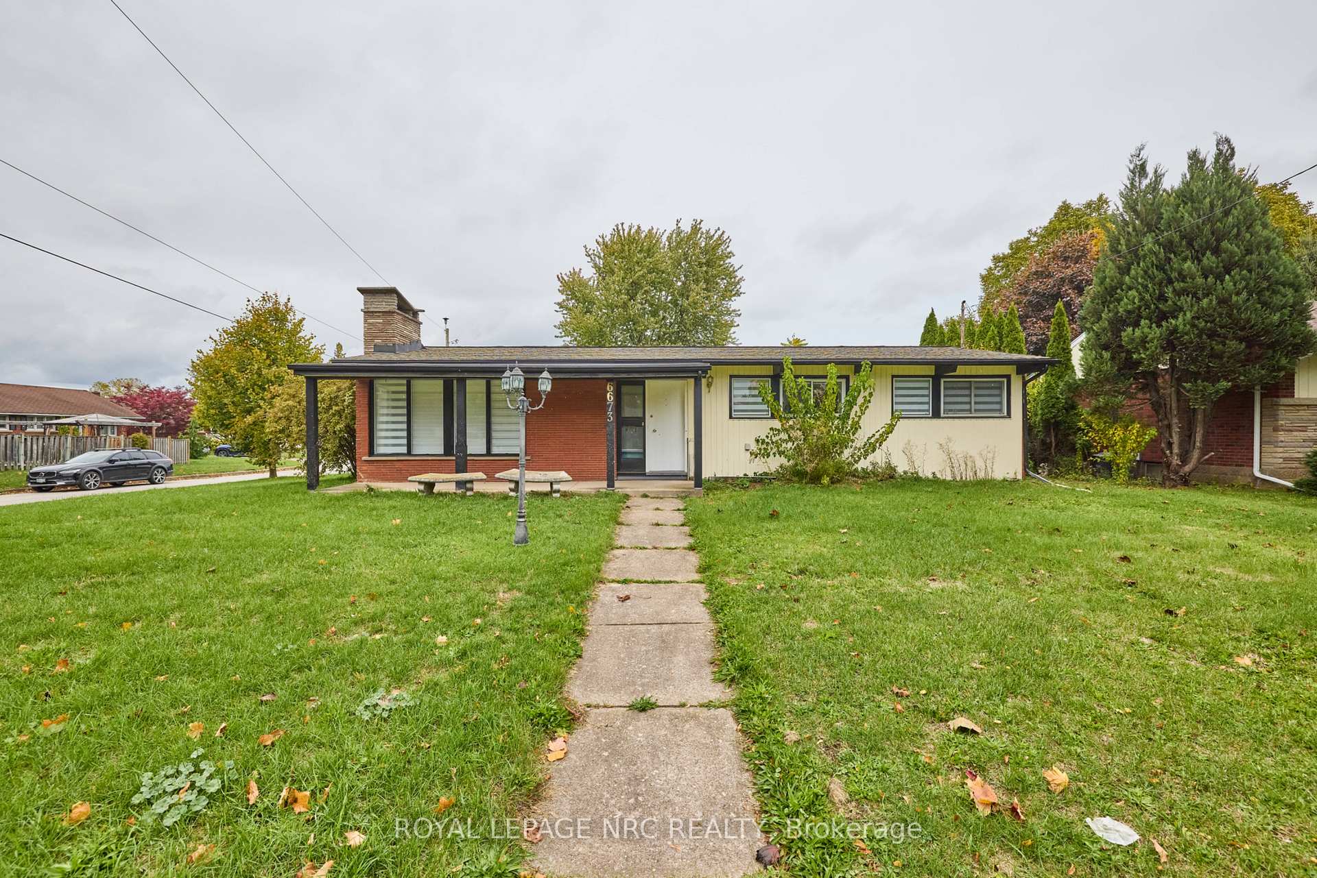 Photo 3 of 6673 Huggins Street, Niagara Falls, Stamford — HOMEH