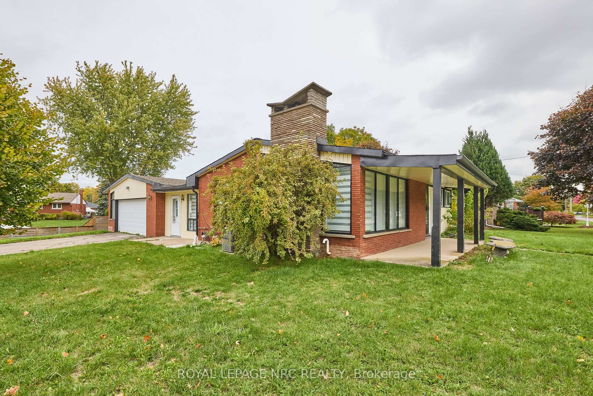 Photo 4 of 6673 Huggins Street, Niagara Falls, Stamford — HOMEH