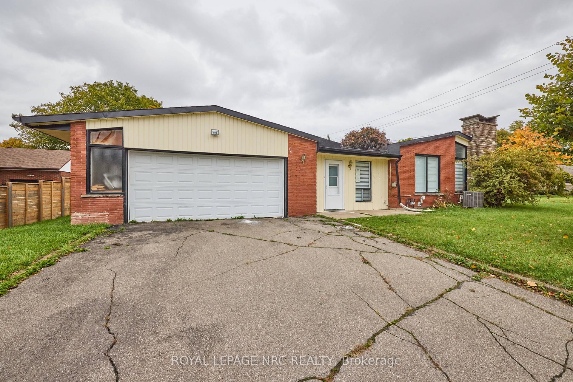 Photo 5 of 6673 Huggins Street, Niagara Falls, Stamford — HOMEH