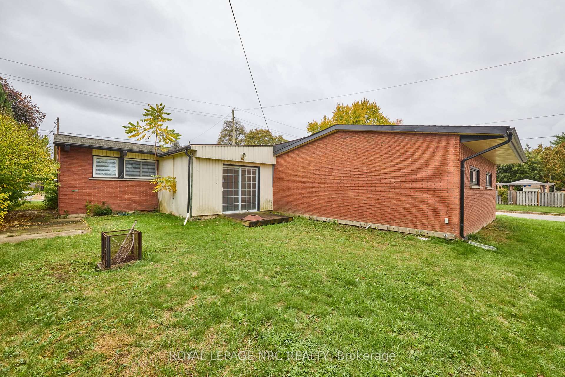 Photo 7 of 6673 Huggins Street, Niagara Falls, Stamford — HOMEH