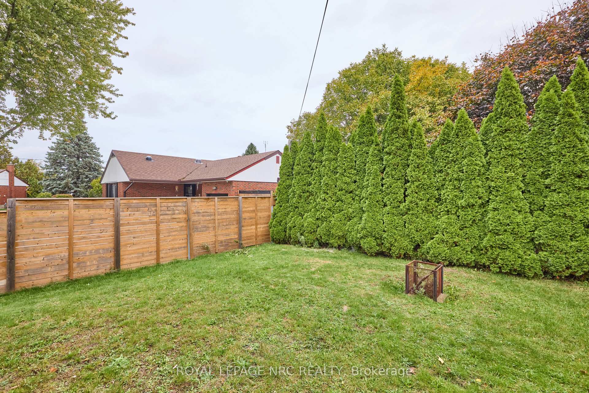 Photo 8 of 6673 Huggins Street, Niagara Falls, Stamford — HOMEH