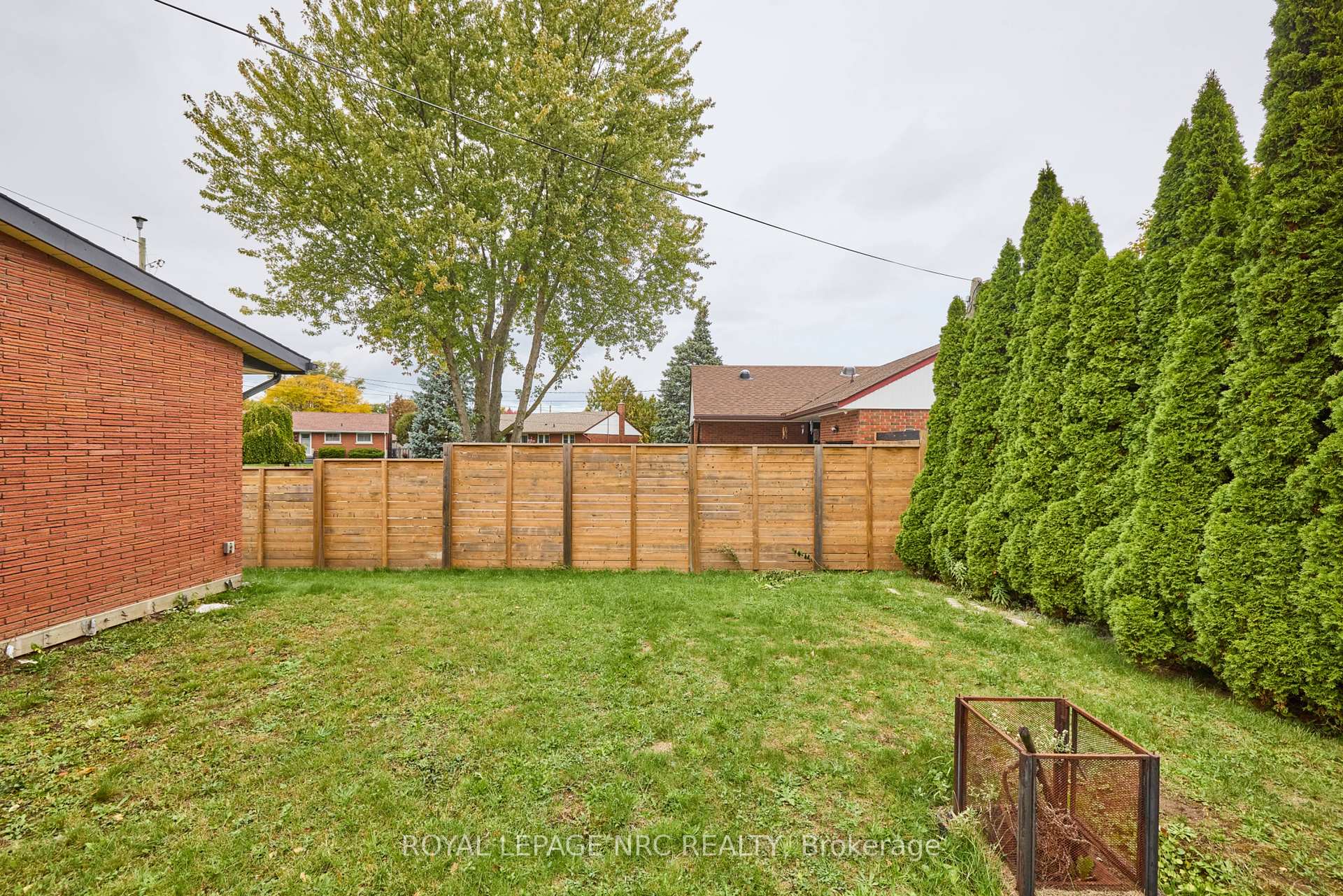 Photo 9 of 6673 Huggins Street, Niagara Falls, Stamford — HOMEH