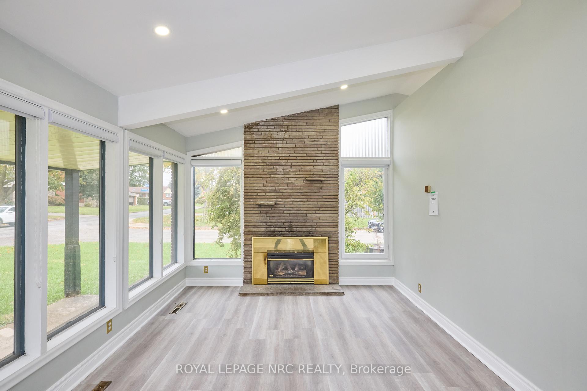 Photo 12 of 6673 Huggins Street, Niagara Falls, Stamford — HOMEH