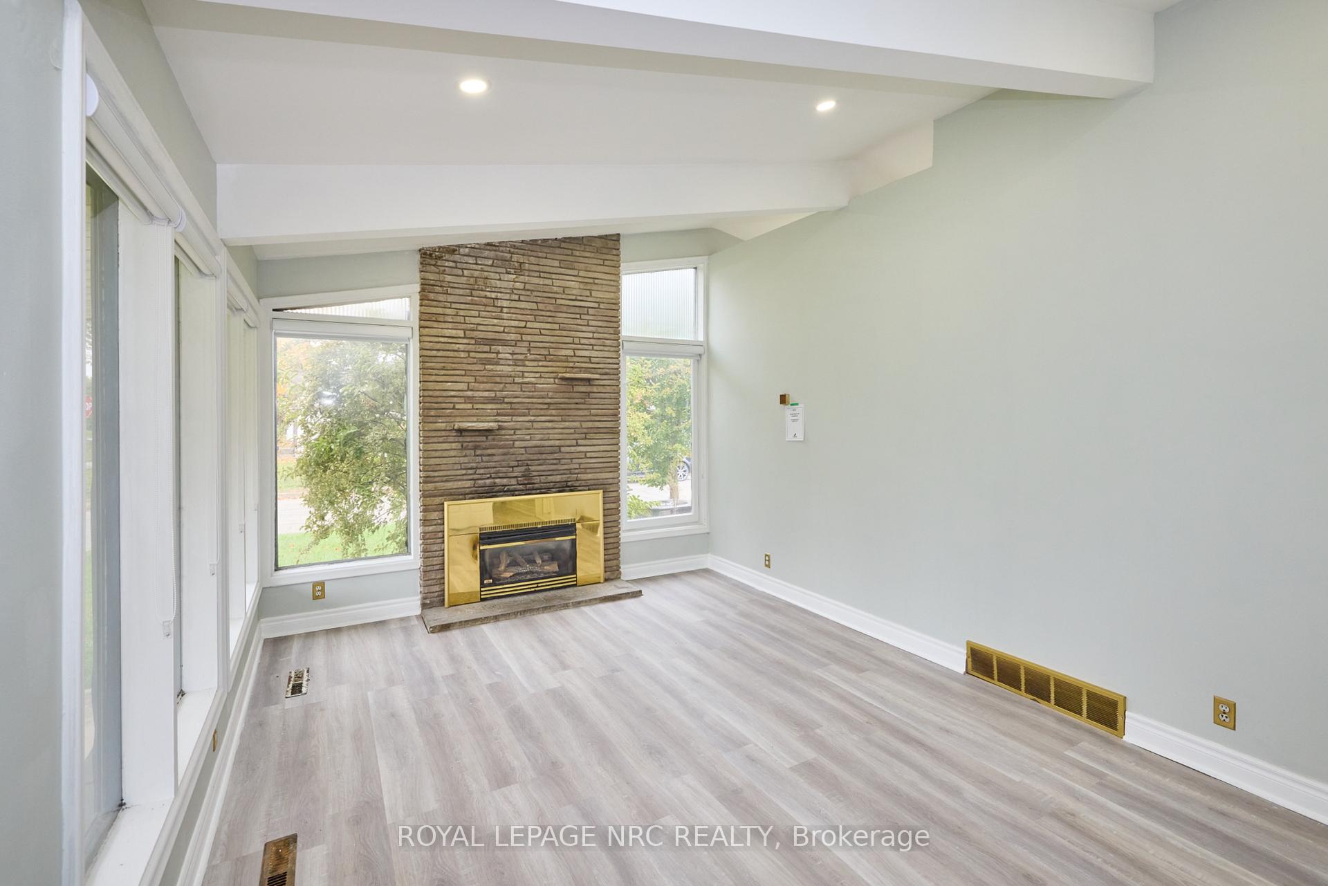 Photo 14 of 6673 Huggins Street, Niagara Falls, Stamford — HOMEH