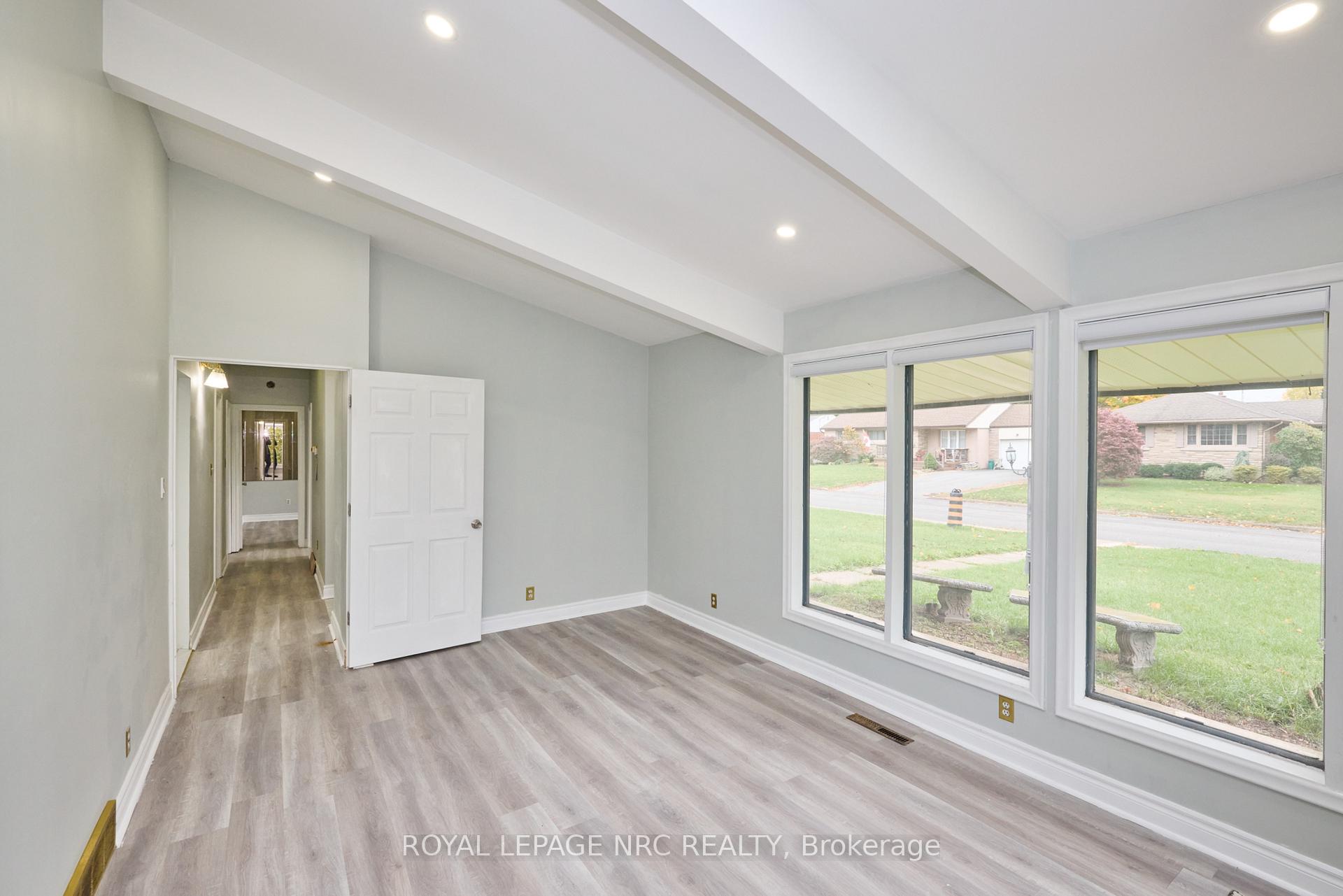 Photo 16 of 6673 Huggins Street, Niagara Falls, Stamford — HOMEH
