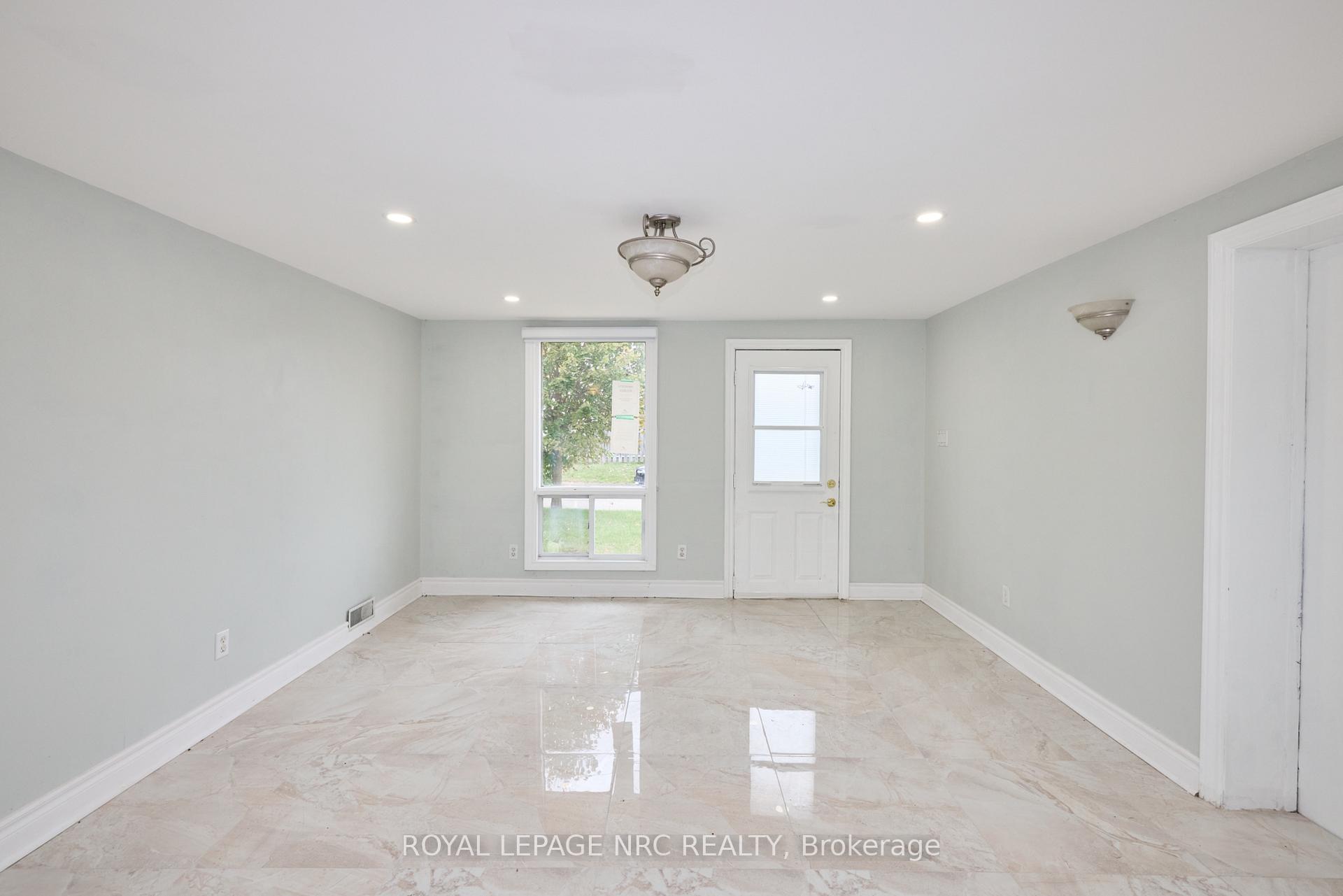 Photo 17 of 6673 Huggins Street, Niagara Falls, Stamford — HOMEH