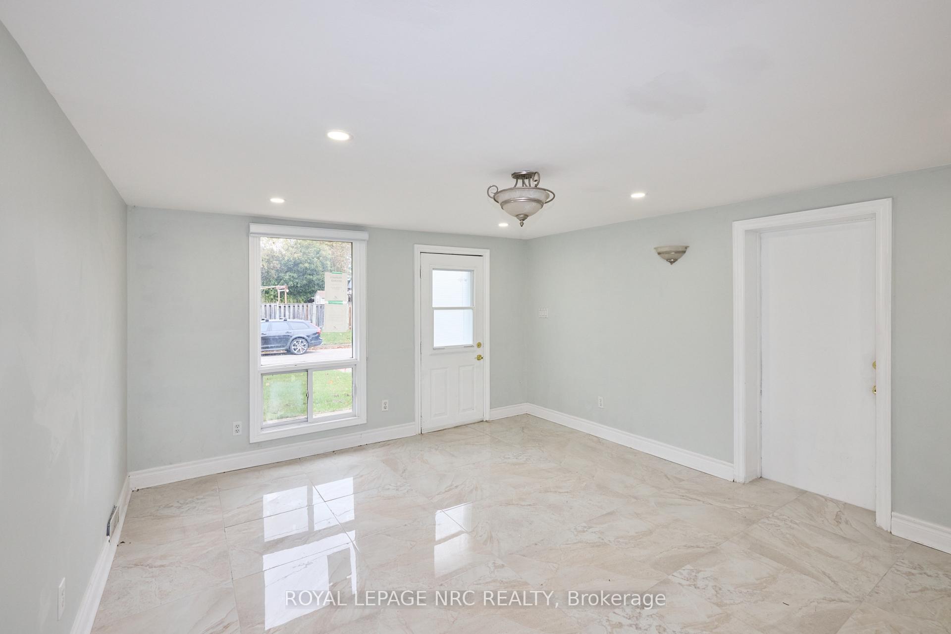 Photo 18 of 6673 Huggins Street, Niagara Falls, Stamford — HOMEH