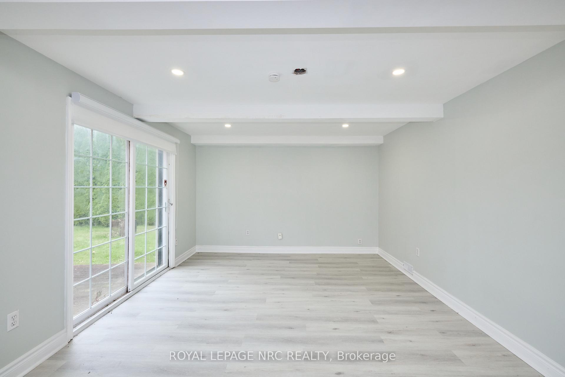 Photo 22 of 6673 Huggins Street, Niagara Falls, Stamford — HOMEH