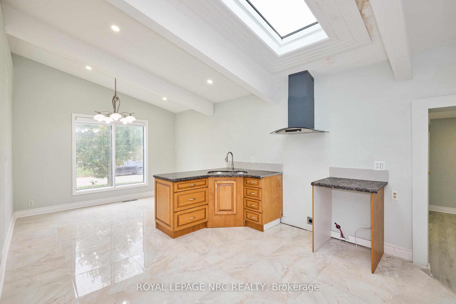 Photo 25 of 6673 Huggins Street, Niagara Falls, Stamford — HOMEH
