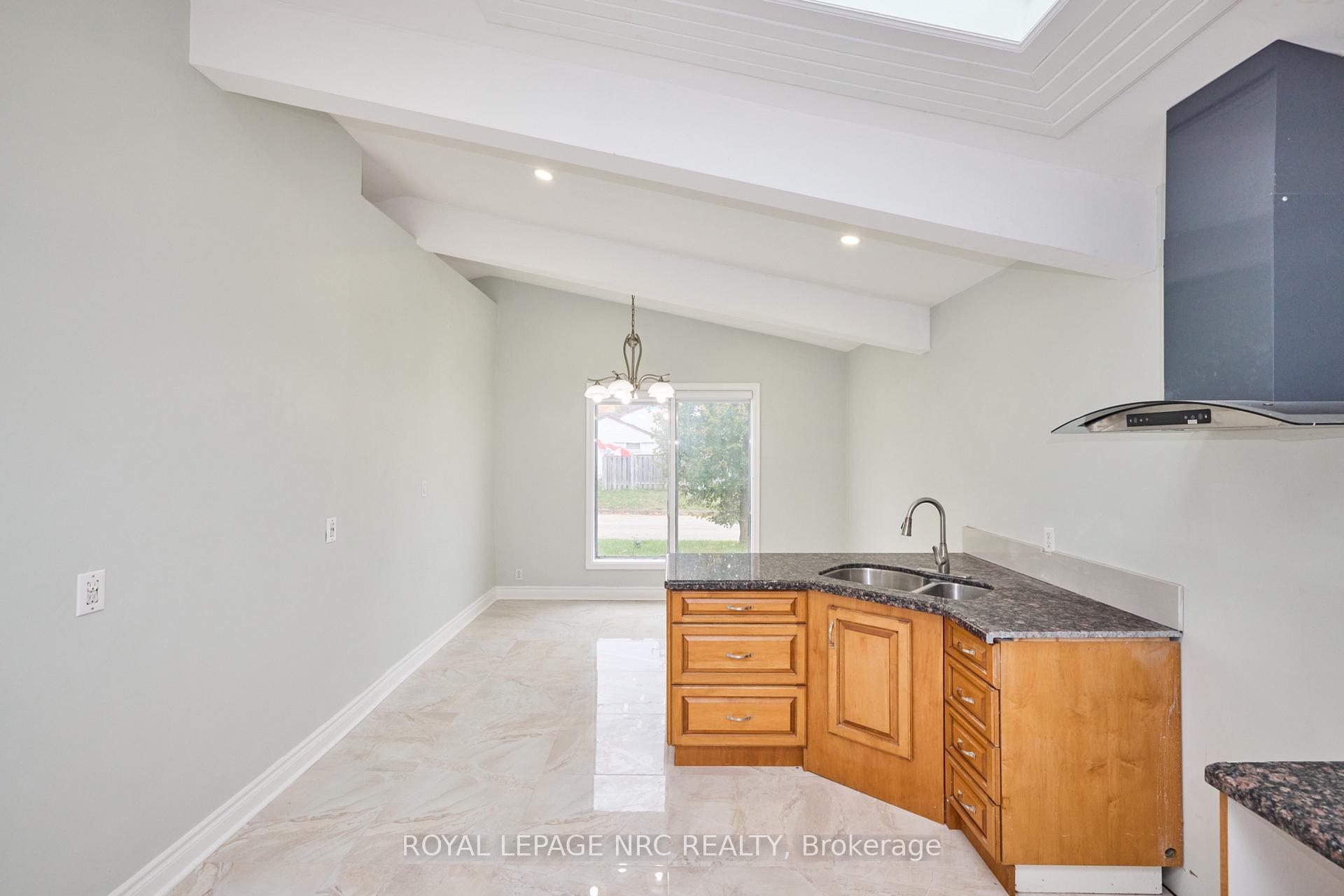 Photo 26 of 6673 Huggins Street, Niagara Falls, Stamford — HOMEH
