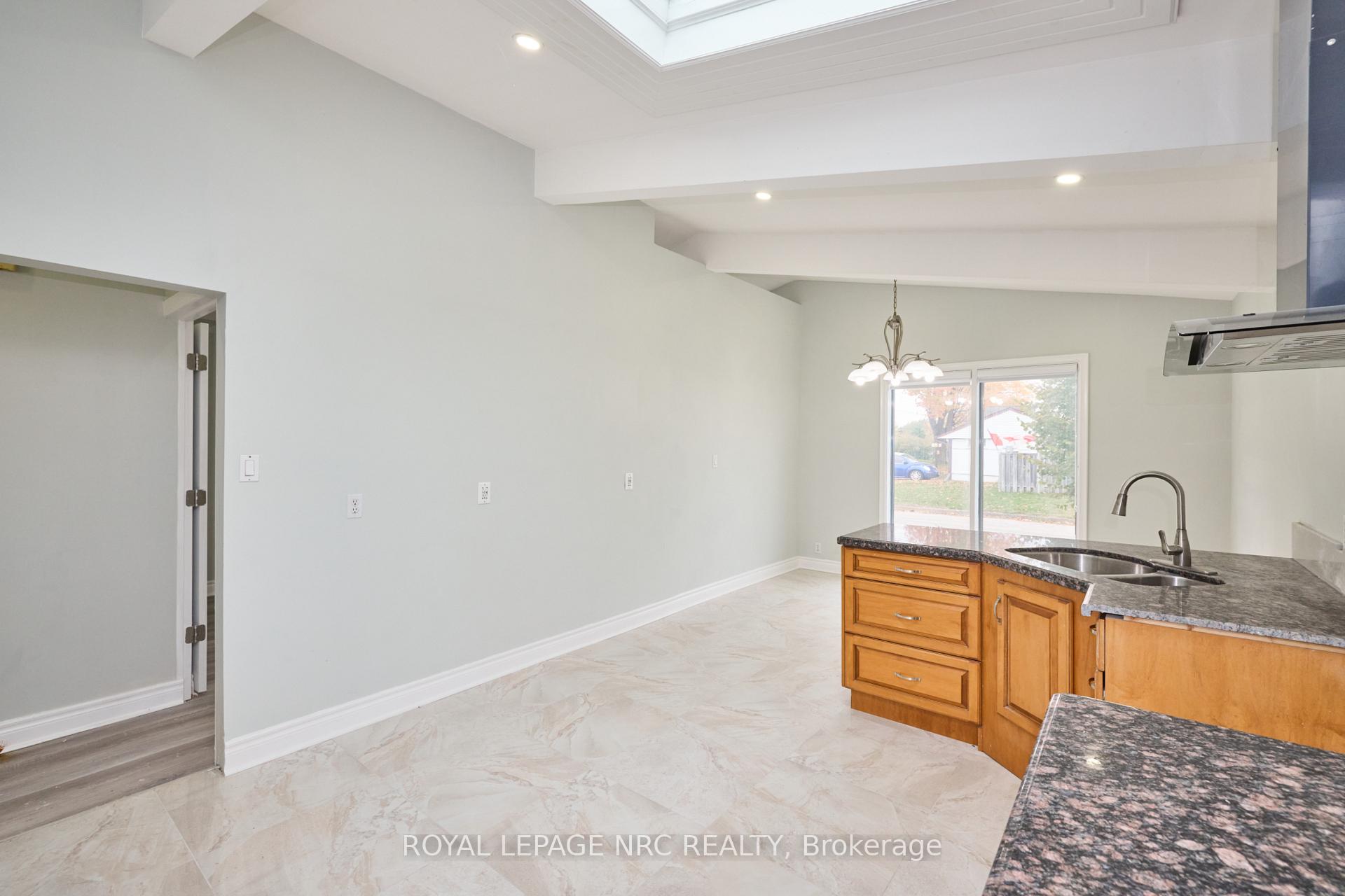 Photo 27 of 6673 Huggins Street, Niagara Falls, Stamford — HOMEH