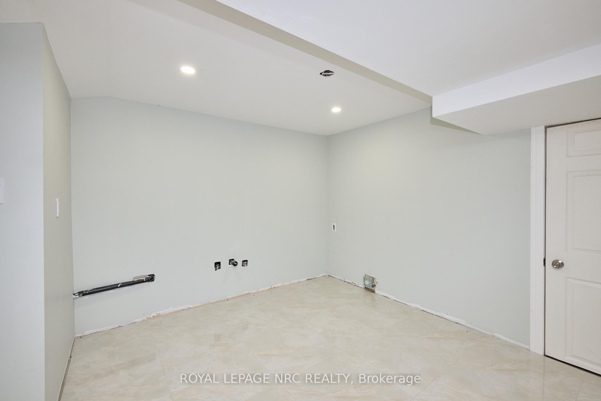 Photo 39 of 6673 Huggins Street, Niagara Falls, Stamford — HOMEH