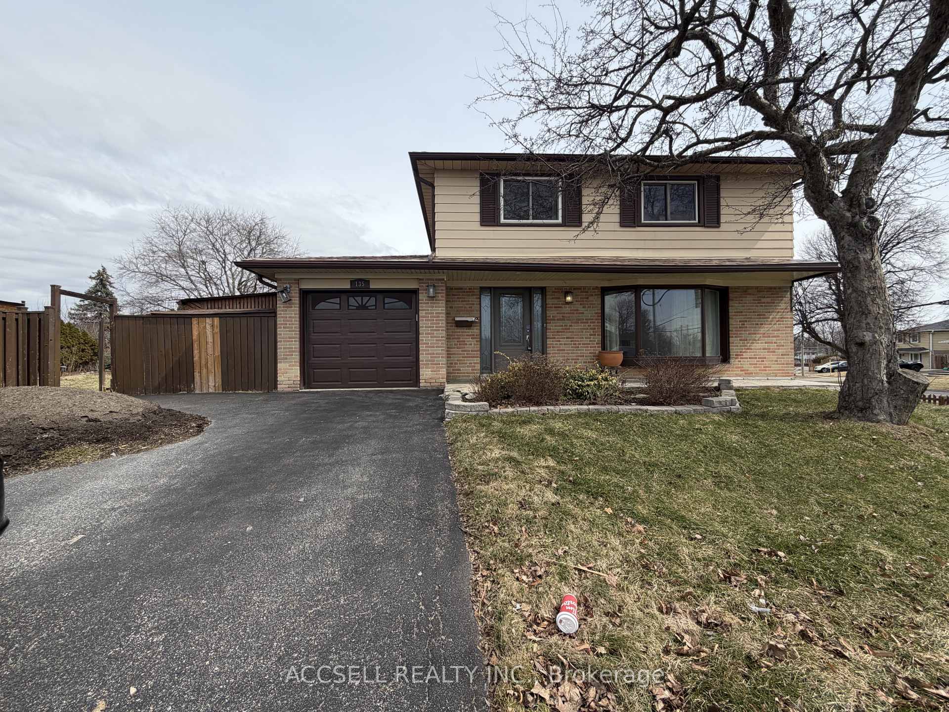 Photo of 135 Mountainview Road S