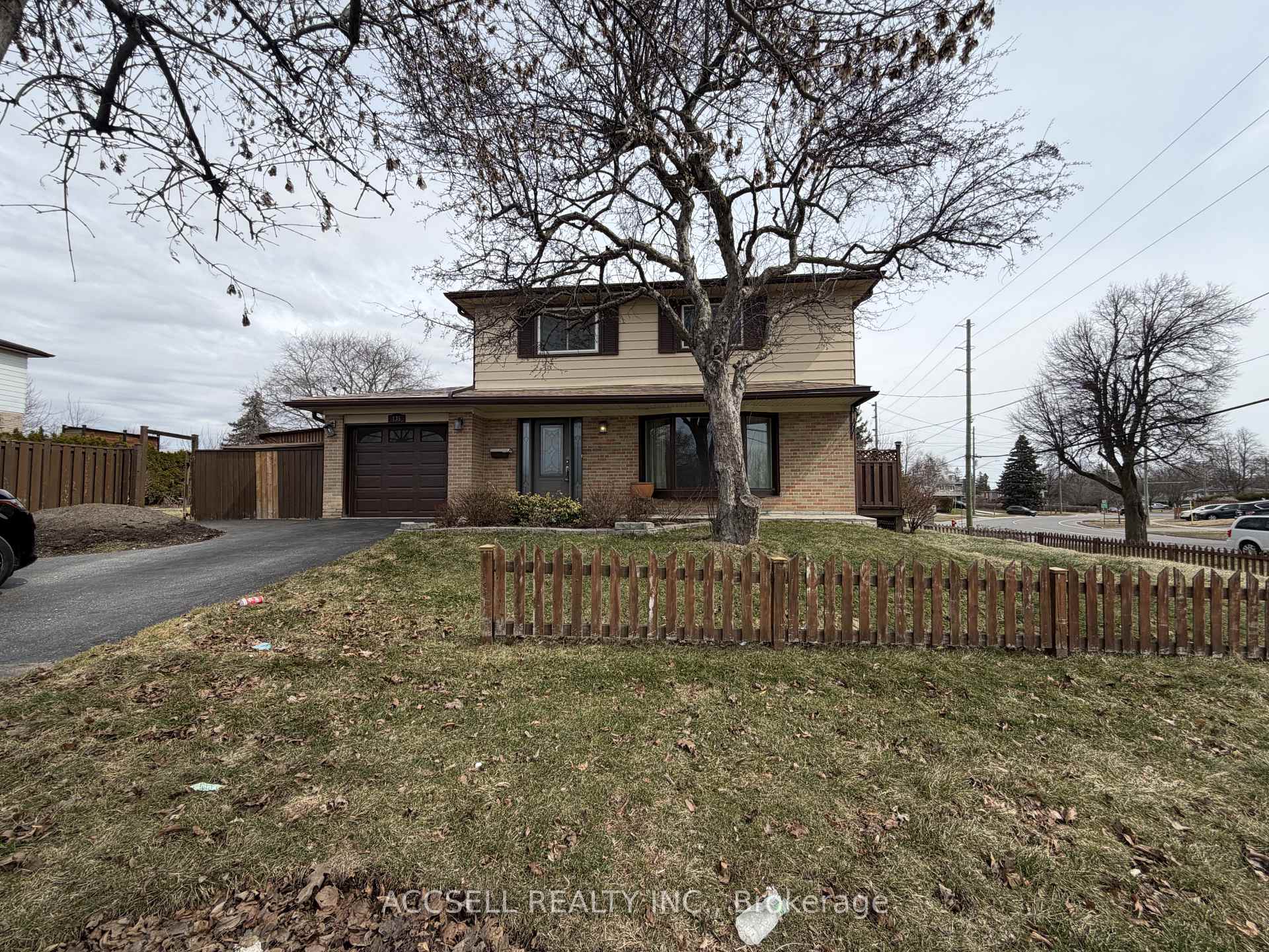 Photo 2 of 135 Mountainview Road S, Halton Hills, Georgetown — HOMEH