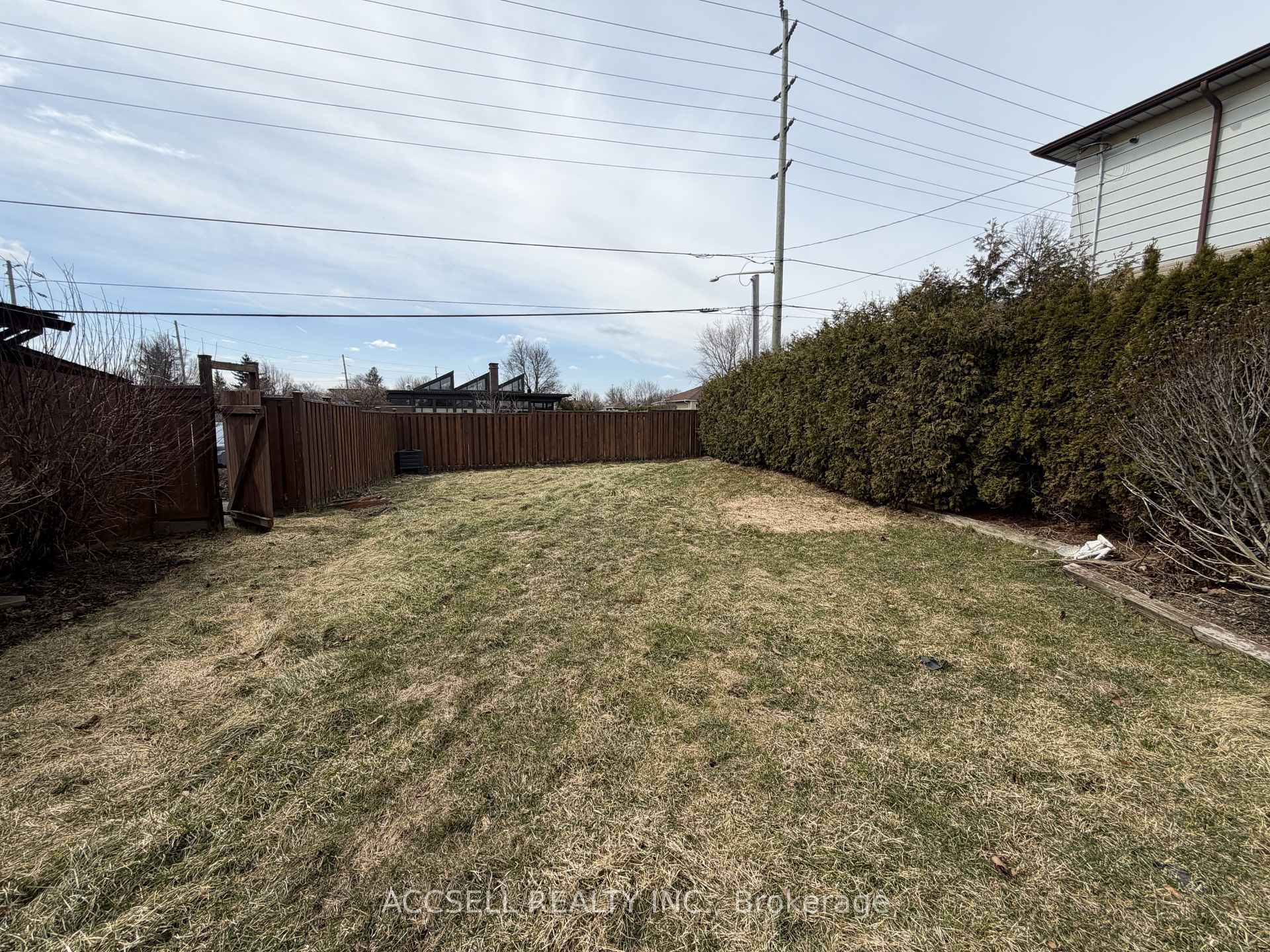 Photo 3 of 135 Mountainview Road S, Halton Hills, Georgetown — HOMEH