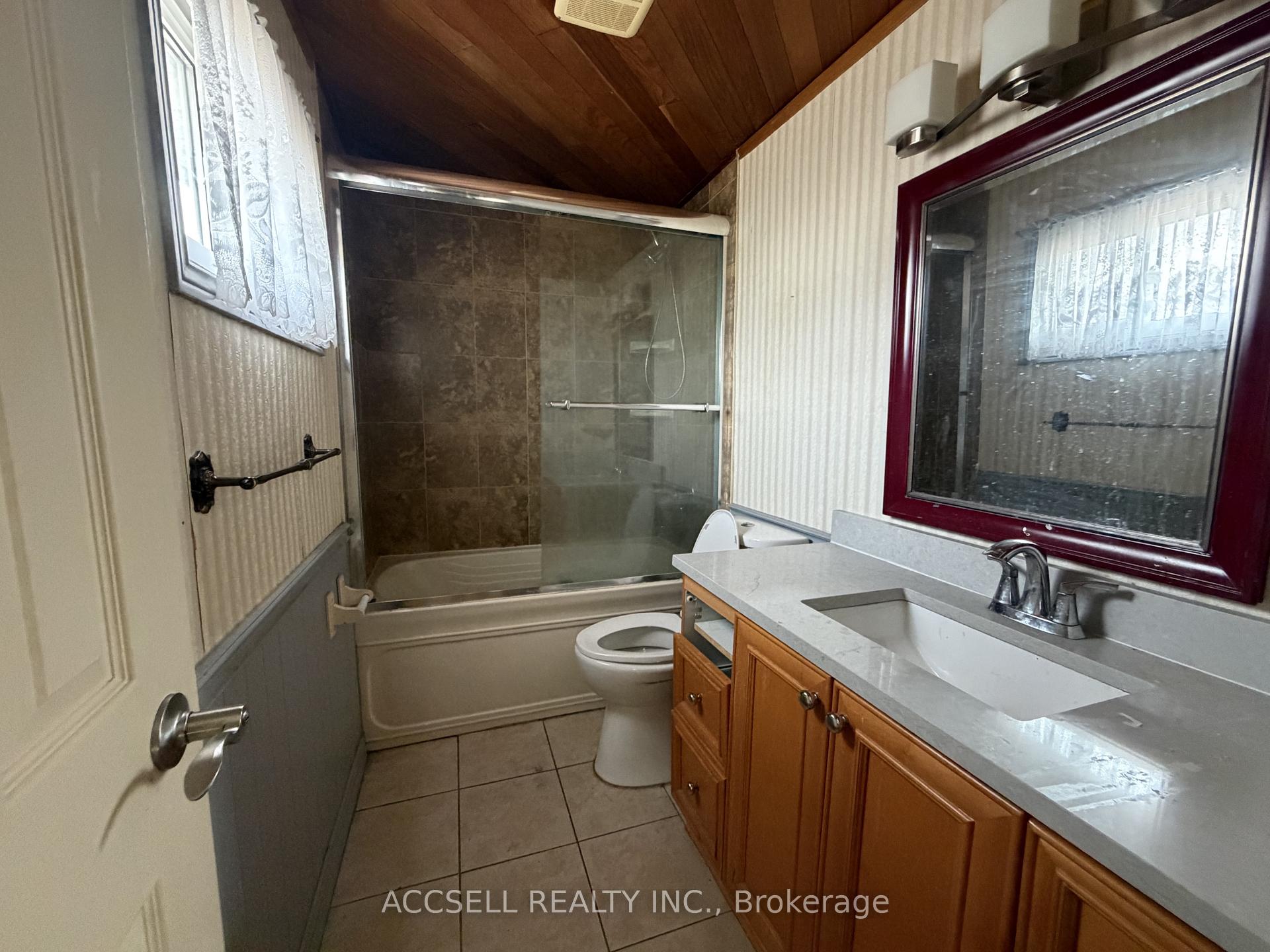 Photo 6 of 135 Mountainview Road S, Halton Hills, Georgetown — HOMEH