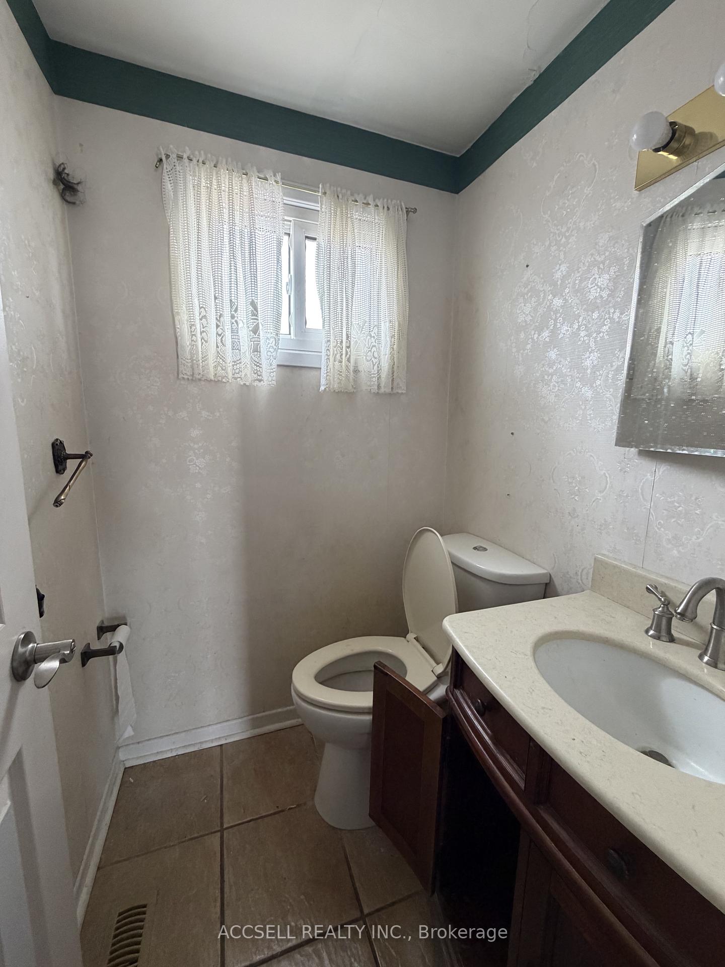 Photo 7 of 135 Mountainview Road S, Halton Hills, Georgetown — HOMEH