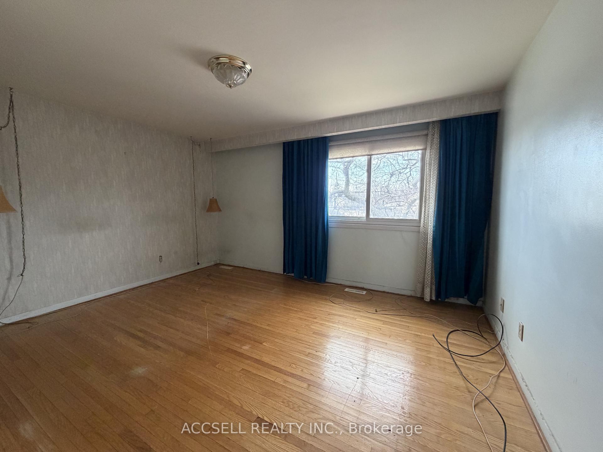 Photo 10 of 135 Mountainview Road S, Halton Hills, Georgetown — HOMEH