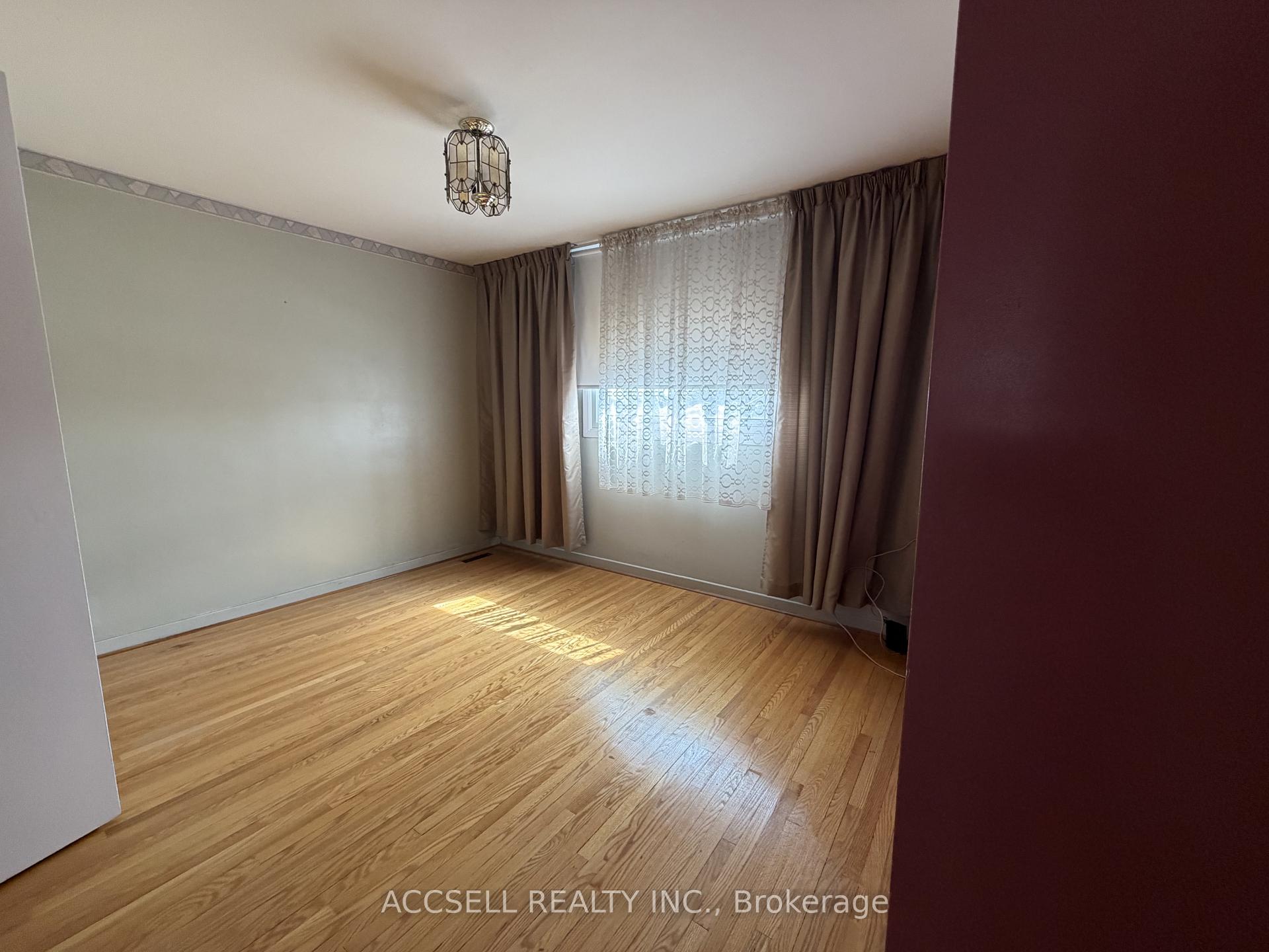 Photo 11 of 135 Mountainview Road S, Halton Hills, Georgetown — HOMEH