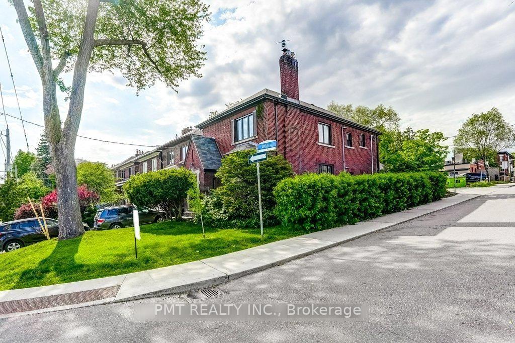 Photo of Unit Upper, 2 Larkin Avenue