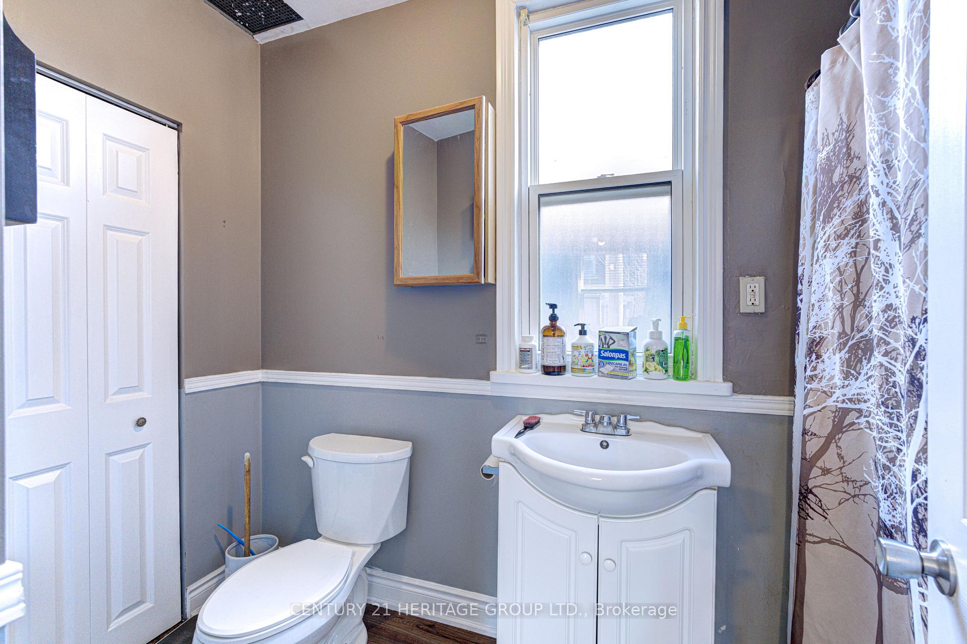 Photo 12 of 243 Gibson Avenue, Hamilton, Gibson — HOMEH