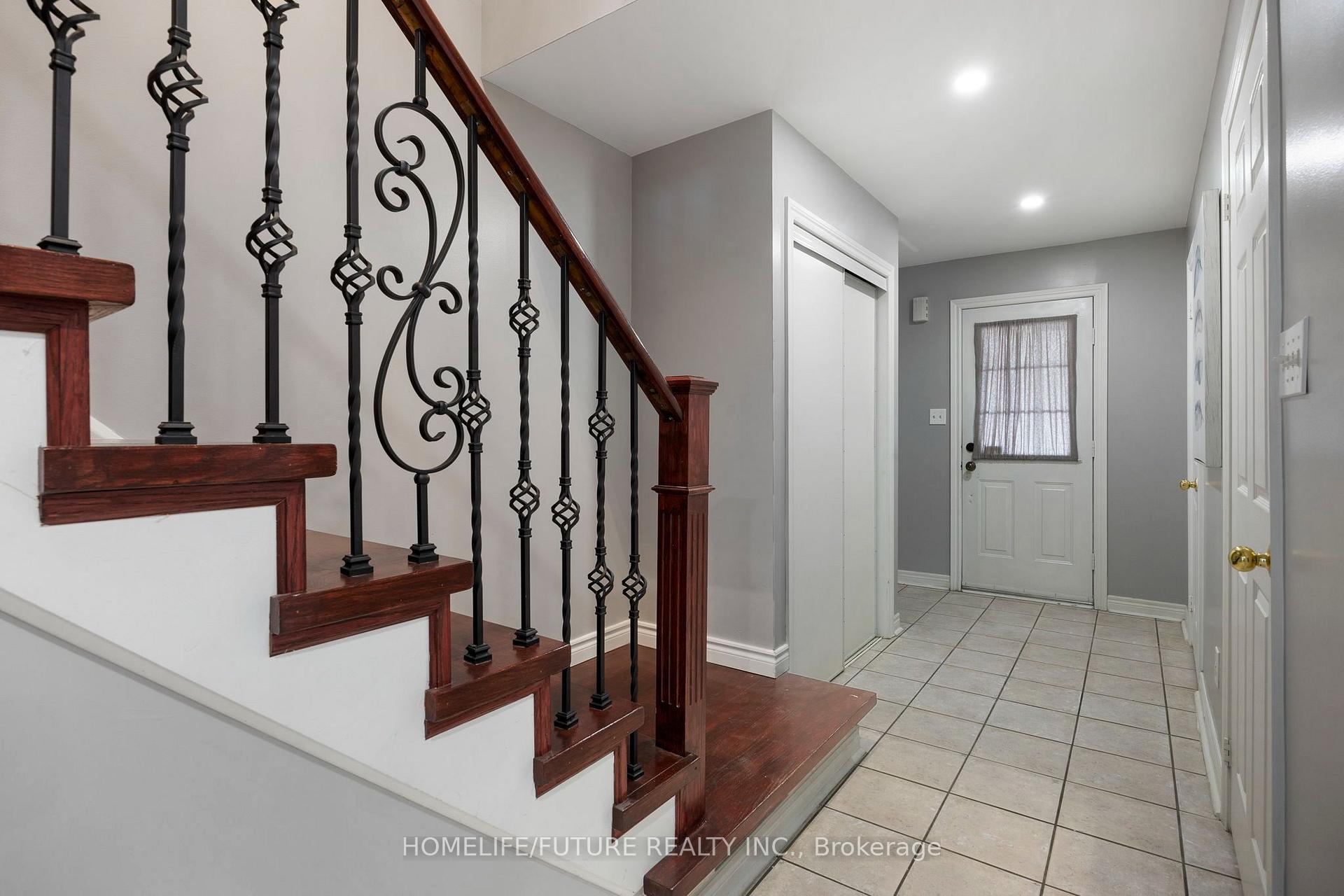 Photo 4 of 17 Horstman Street, Markham, Rouge River Estates — HOMEH