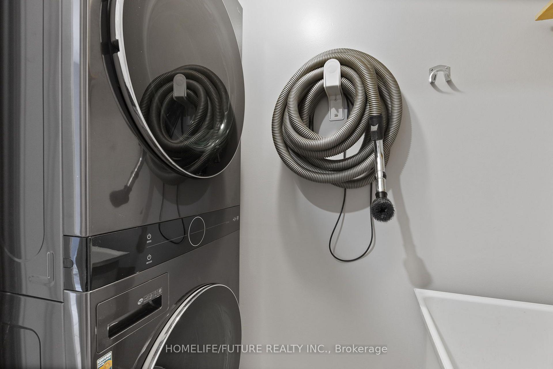 Photo 7 of 17 Horstman Street, Markham, Rouge River Estates — HOMEH