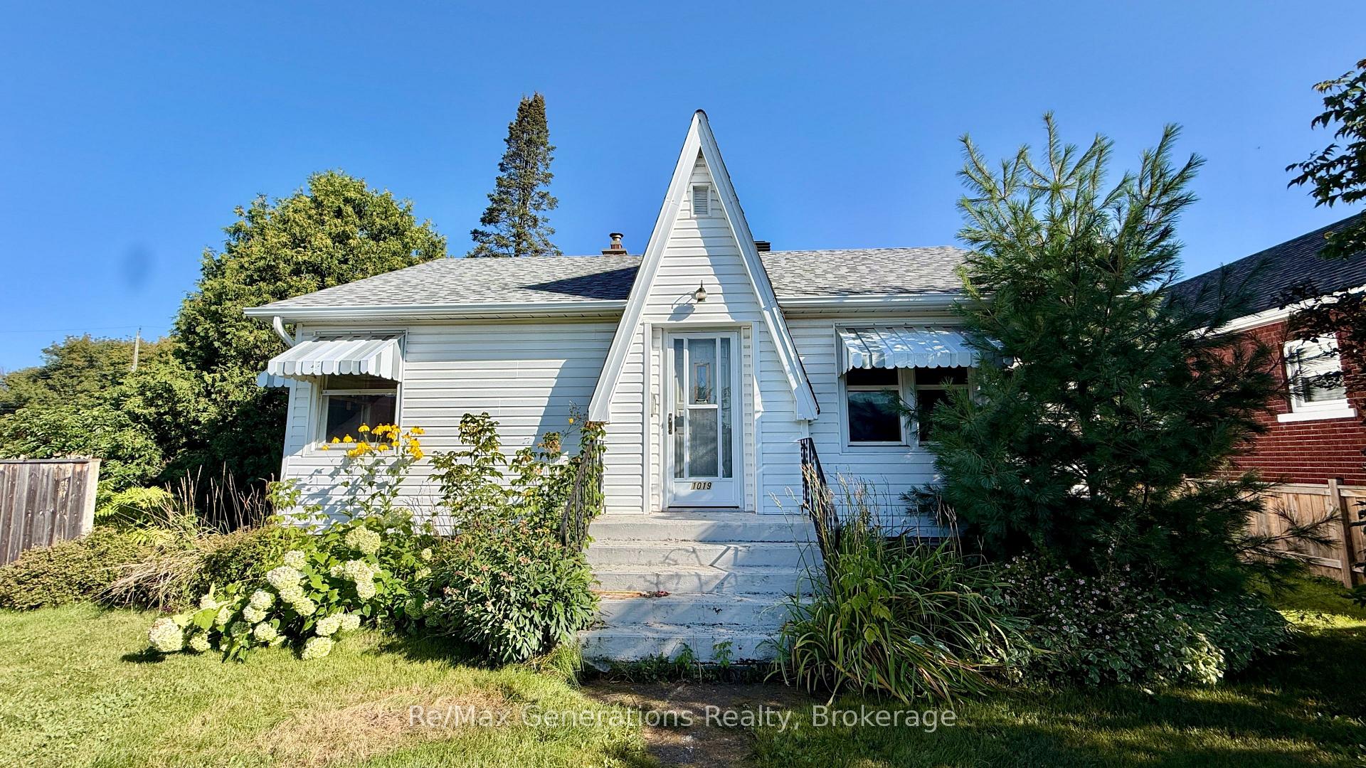Photo 1 of 1019 Francis Street W, Thunder Bay, Westfort — HOMEH