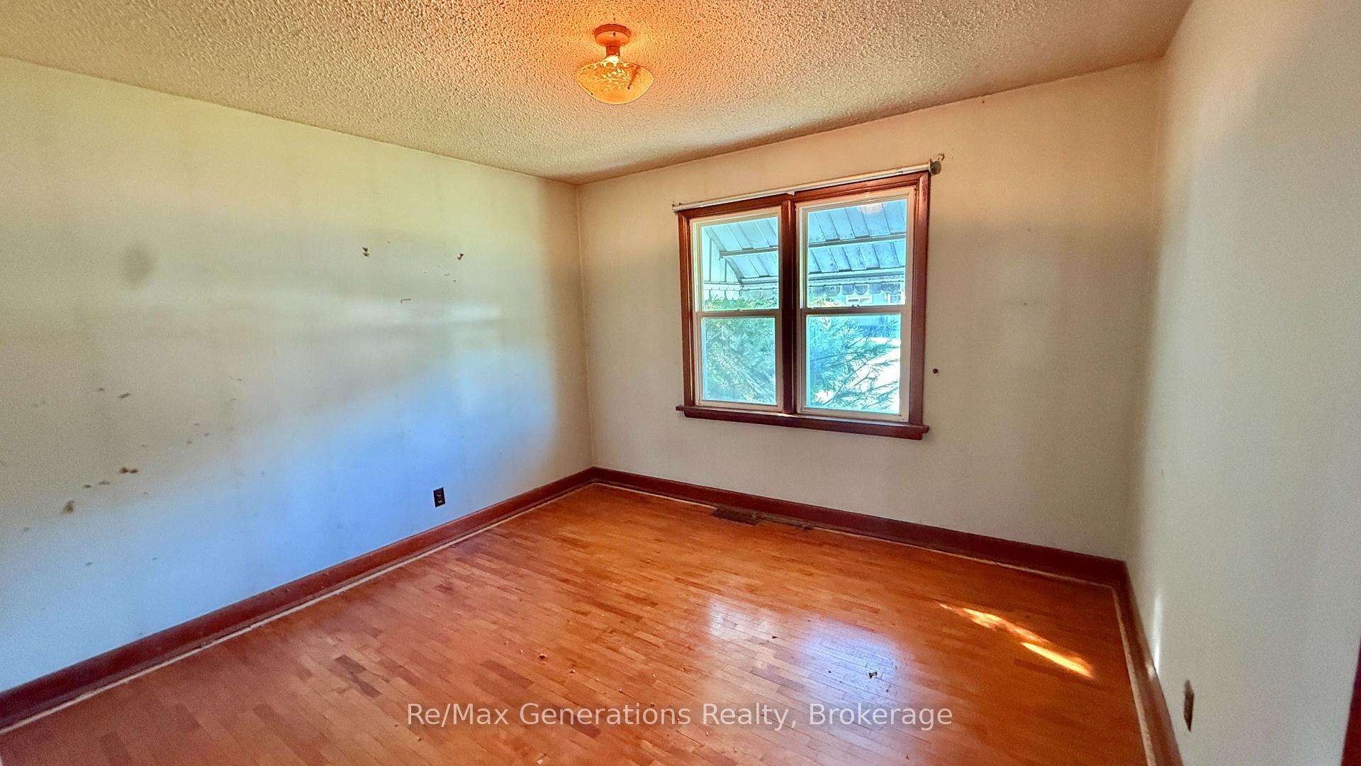 Photo 5 of 1019 Francis Street W, Thunder Bay, Westfort — HOMEH