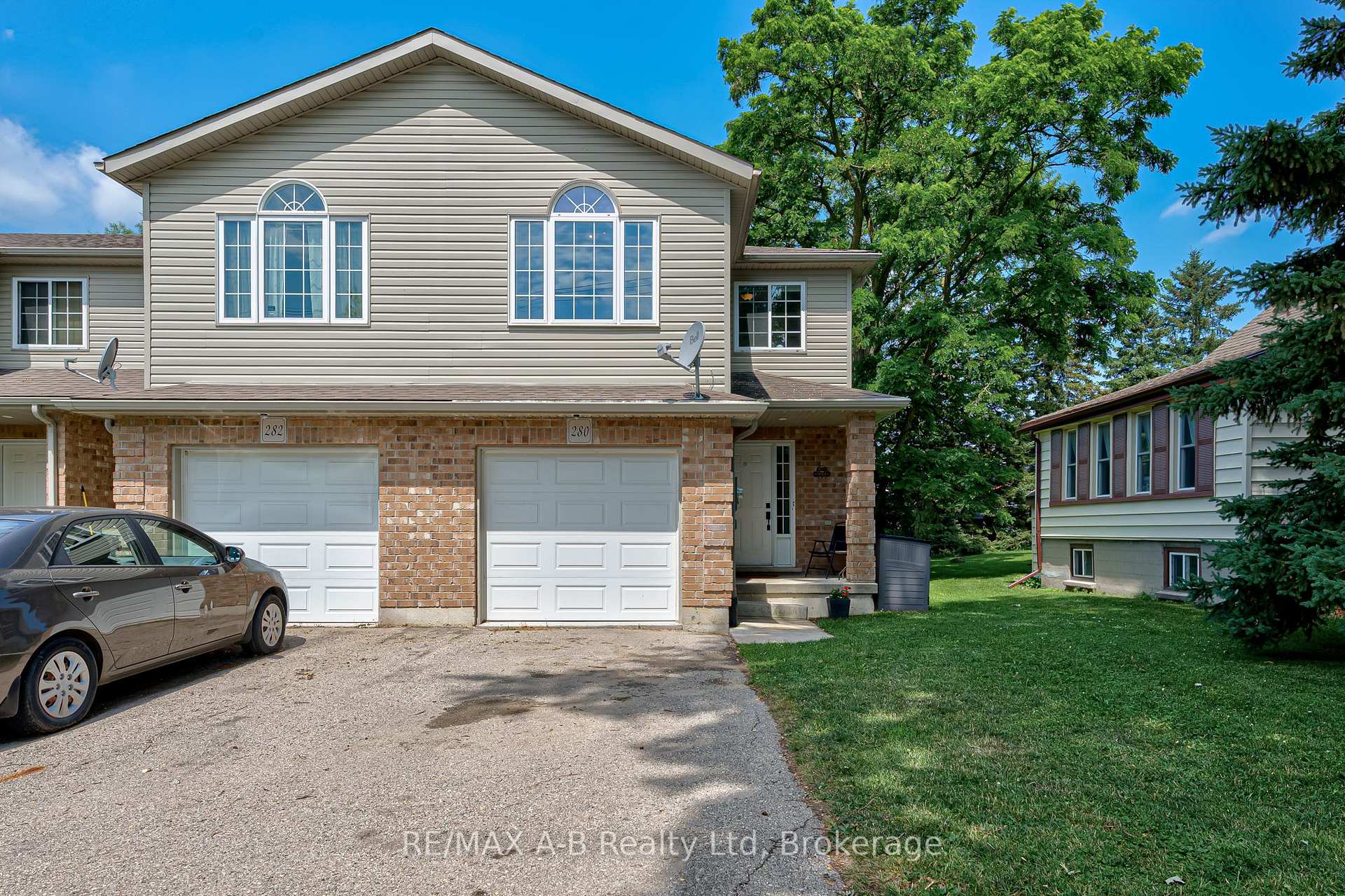 Photo of 280 Railway Avenue