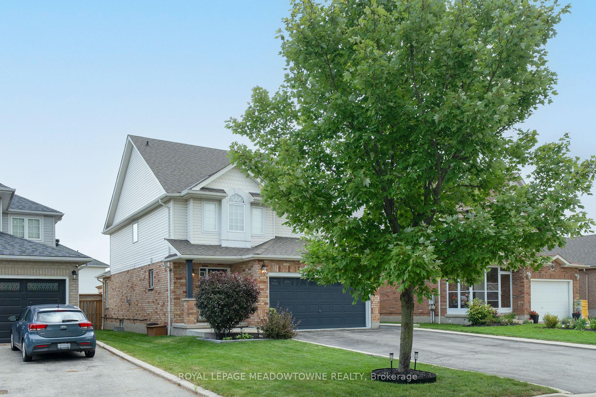 Photo 3 of 41 Beardmore Crescent, Halton Hills, Acton — HOMEH