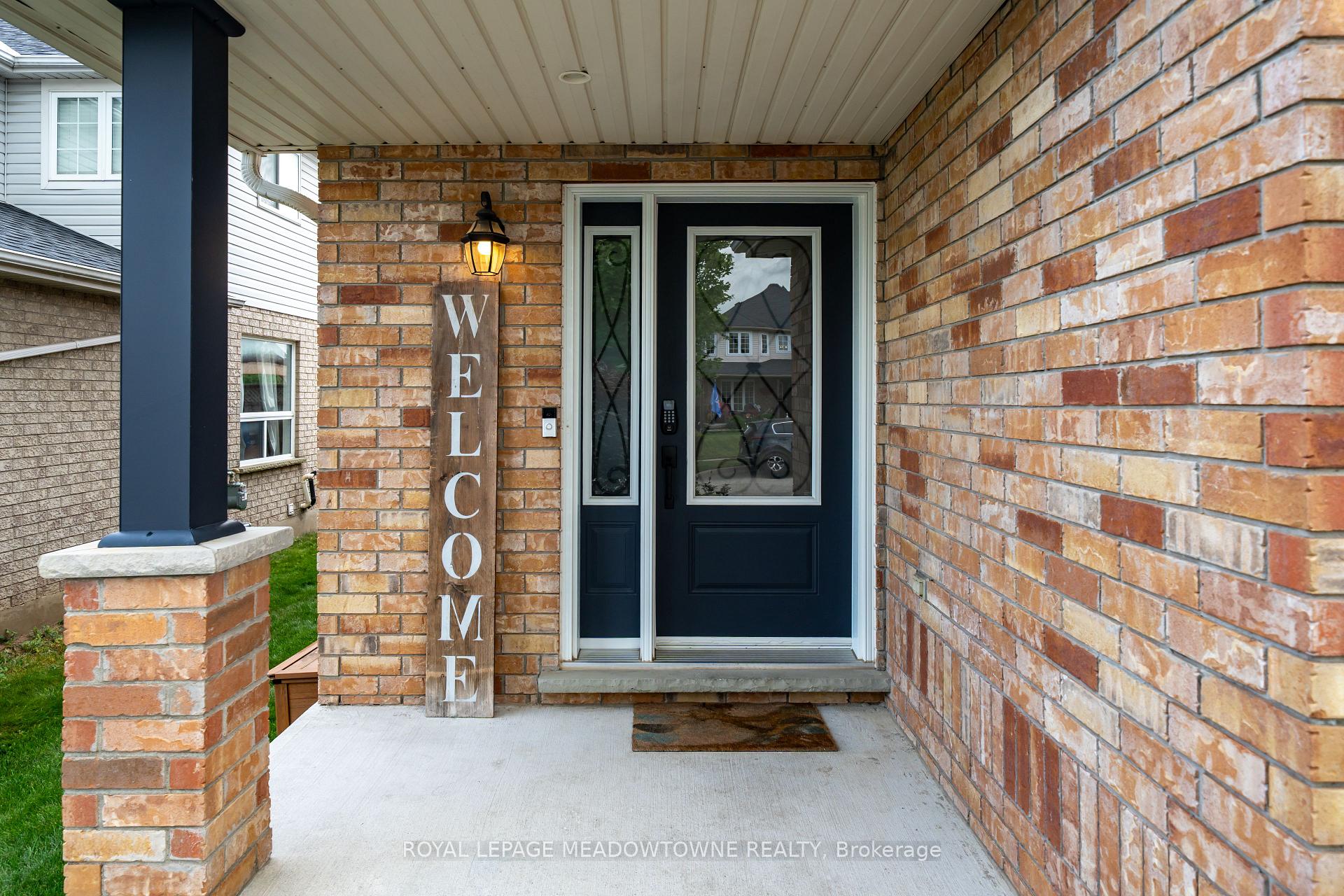 Photo 5 of 41 Beardmore Crescent, Halton Hills, Acton — HOMEH