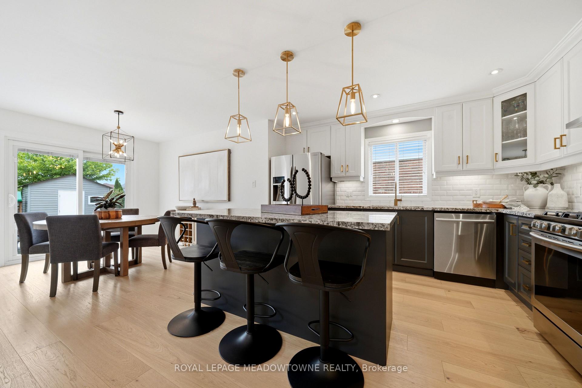 Photo 8 of 41 Beardmore Crescent, Halton Hills, Acton — HOMEH