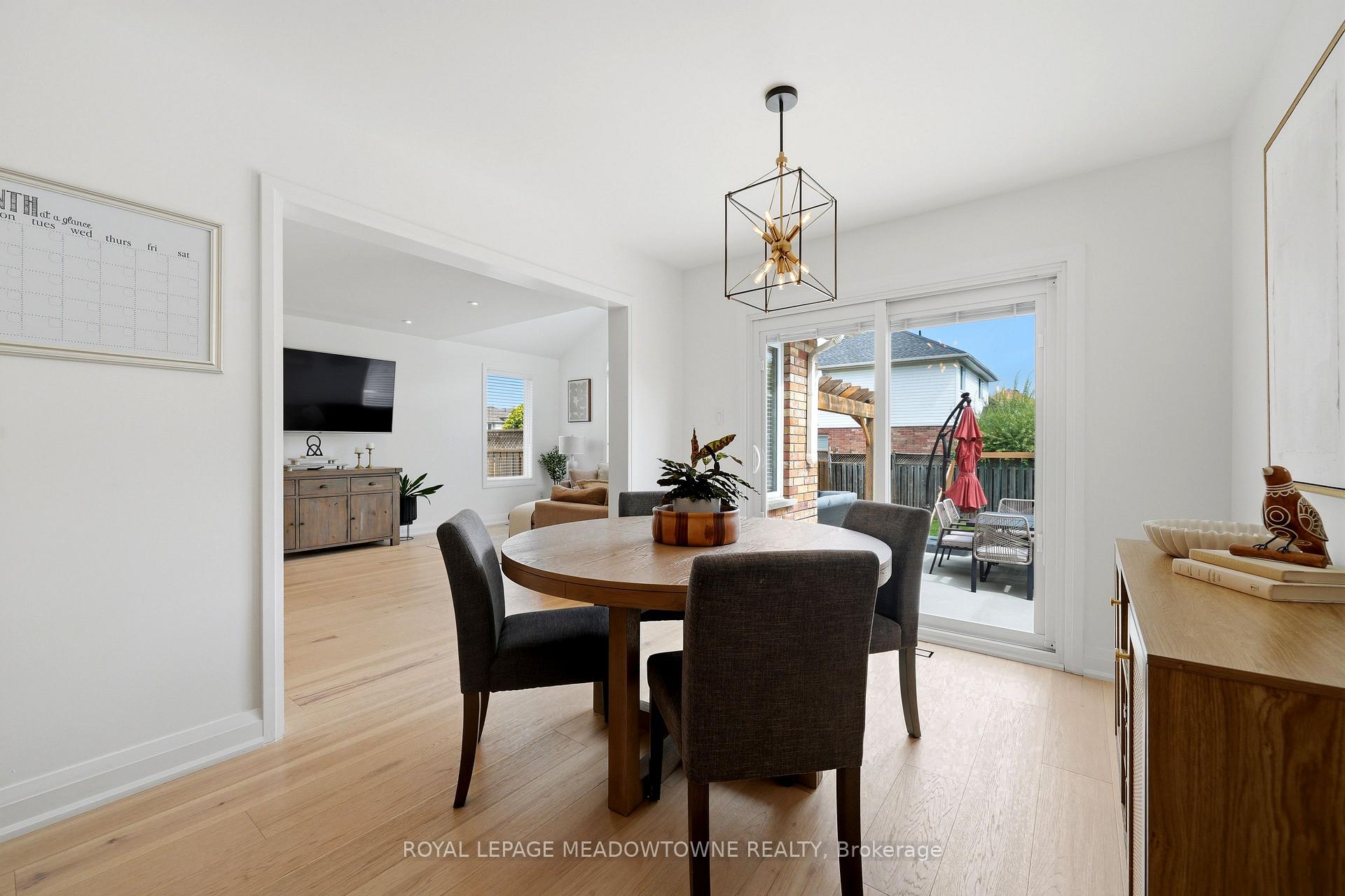 Photo 14 of 41 Beardmore Crescent, Halton Hills, Acton — HOMEH