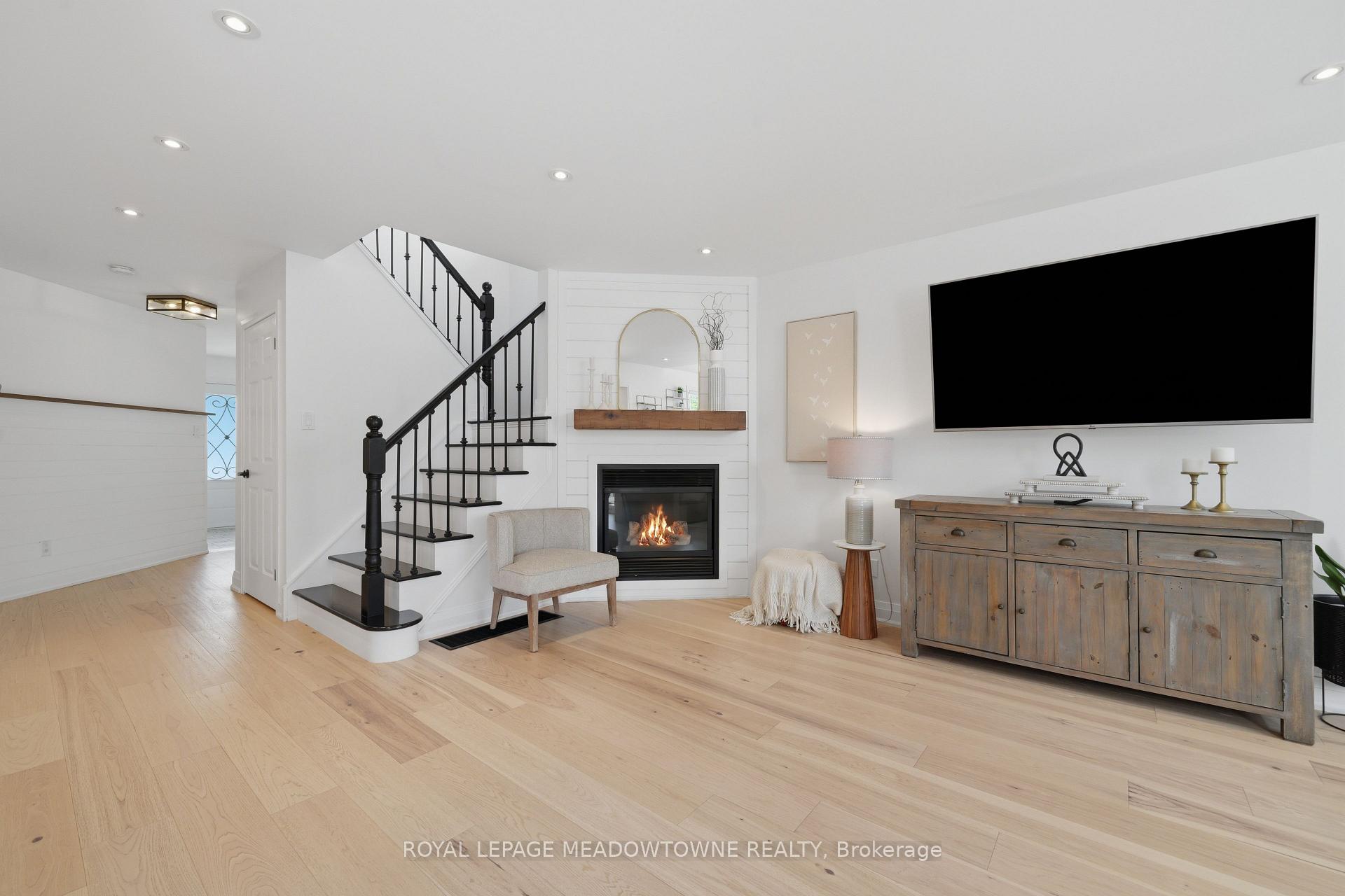 Photo 19 of 41 Beardmore Crescent, Halton Hills, Acton — HOMEH