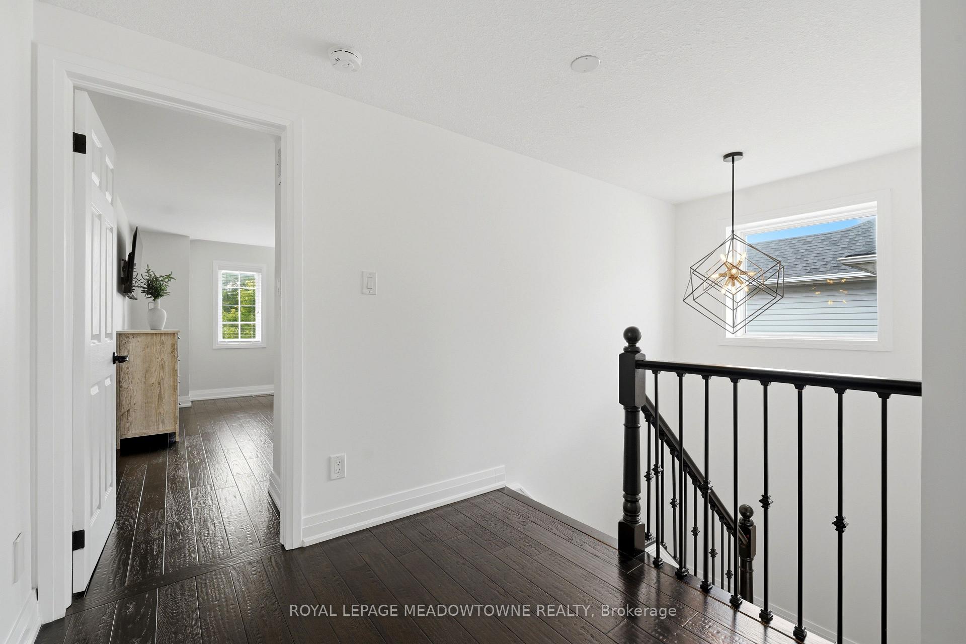 Photo 24 of 41 Beardmore Crescent, Halton Hills, Acton — HOMEH