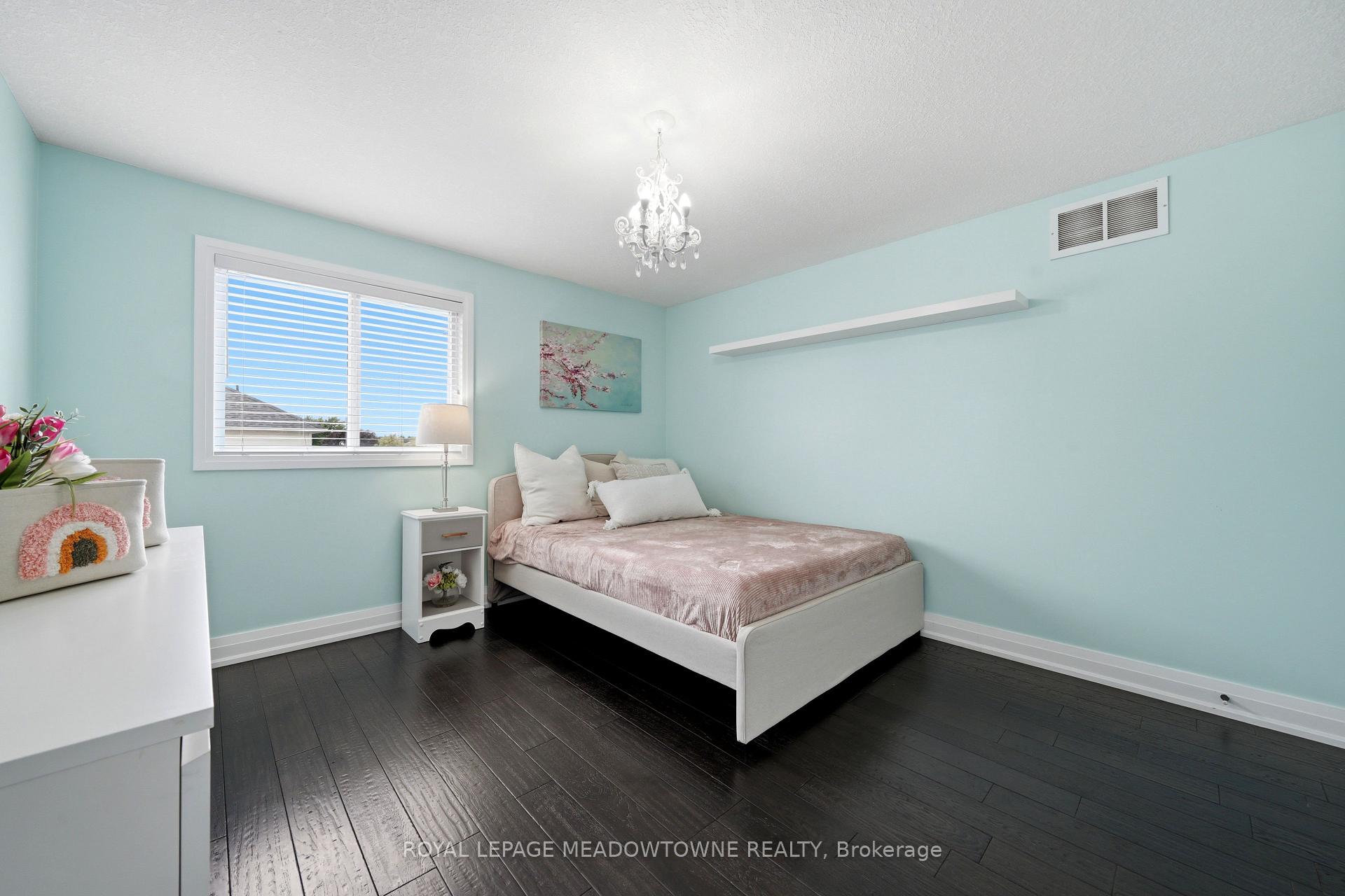 Photo 33 of 41 Beardmore Crescent, Halton Hills, Acton — HOMEH