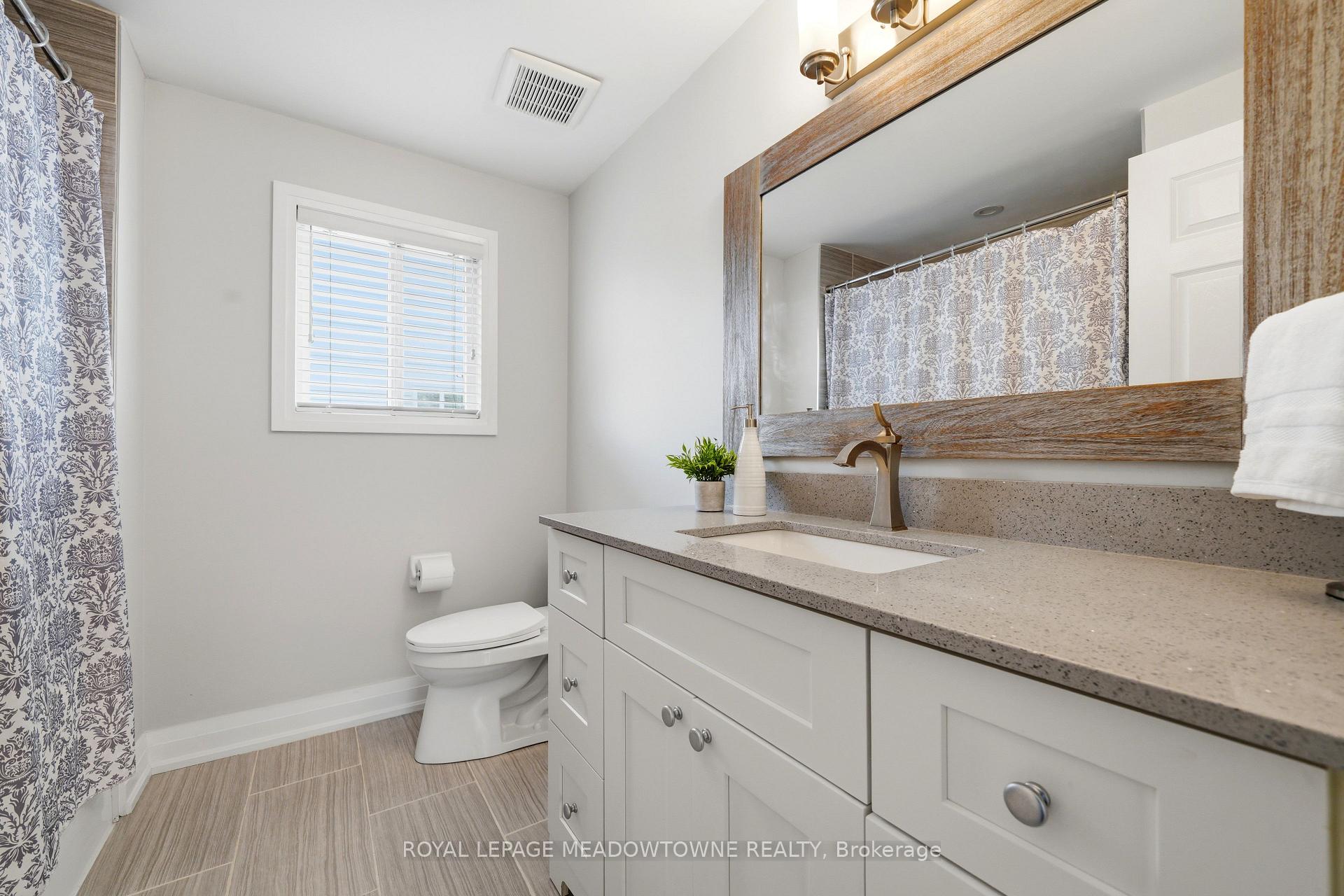 Photo 35 of 41 Beardmore Crescent, Halton Hills, Acton — HOMEH